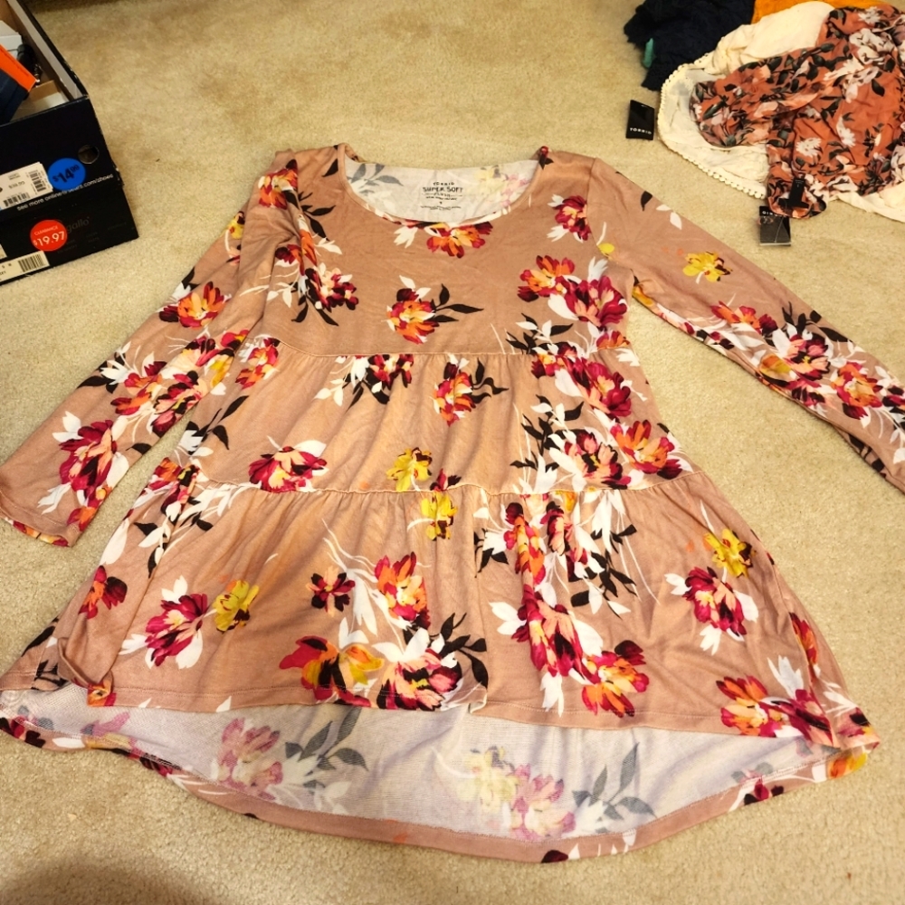 Nwt Torrid super soft plush blush colored floral ls hacci tiered babydoll top